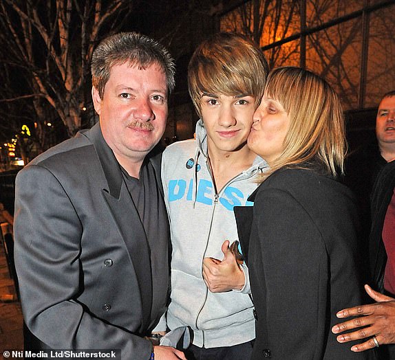 Mandatory Credit: Photo by Nti Media Ltd/Shutterstock (1565018b) Liam Payne with father Geoff and mother Karen Liam Payne with his parents after the X Factor final outside Fountain Studios, London, Britain - 12 Dec 2010